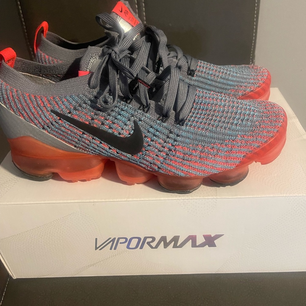 Women’s Nike Vapor max size 9 1/2